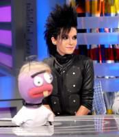 4 intrebari ! - Si eu dar m-as multumi si doar cu 4 decat nimik :( - Bill Kaulitz