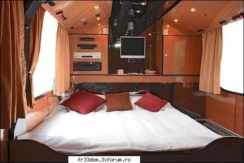 Autobuzul pentru turnee Tokio Hotel - Andreea-TokioHotel - Tokio hotel