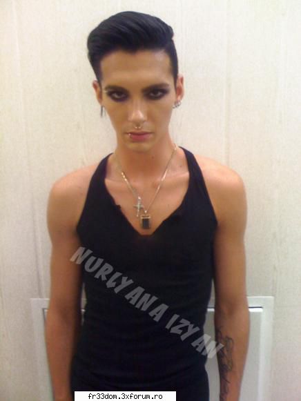 Bill- new pierce` and new look - Si si`a pus un nou pierce ....in buza de jos - Bill Kaulitz