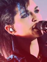Bill Kaulitz micut - si el scrie cu dreapta dar poate si cu stanga!!! - Bill Kaulitz