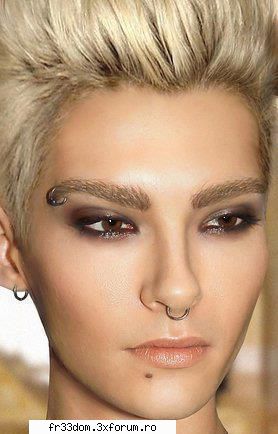 Bill s-a vopsit blond. - Va pun eu o poza cu el din fata , sa vedeti cum - Bill Kaulitz