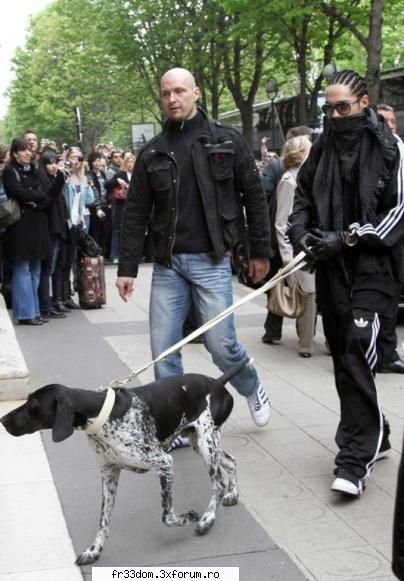 Bill si Tom umbla mascati prin oras - Baietii umbla mascati prin oras pentru a se ferii - Tokio hotel