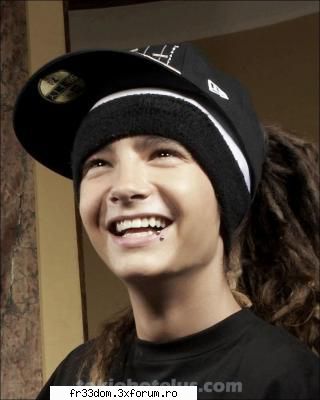 Ce parere aveti despre Tom? - Hmmmmm..........pai eu il consider cel mai sexi - Tom Kaulitz
