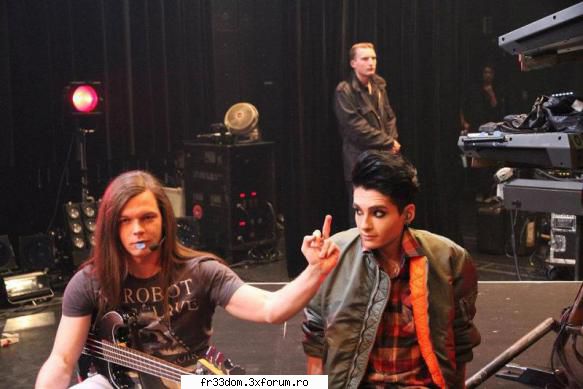 Ceva amuzant - Stiu ca poza e facuta cand Bill era inca brunet - Bill Kaulitz