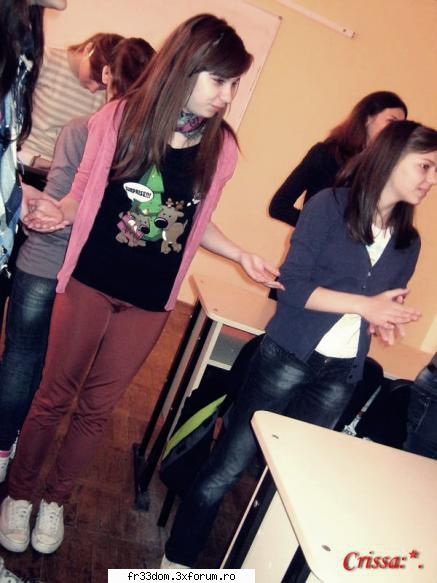 Hey! Crissa` la butoanee!:* - Uuuu. Esti scorpiooon? 8-> - Sa facem cunostinta!