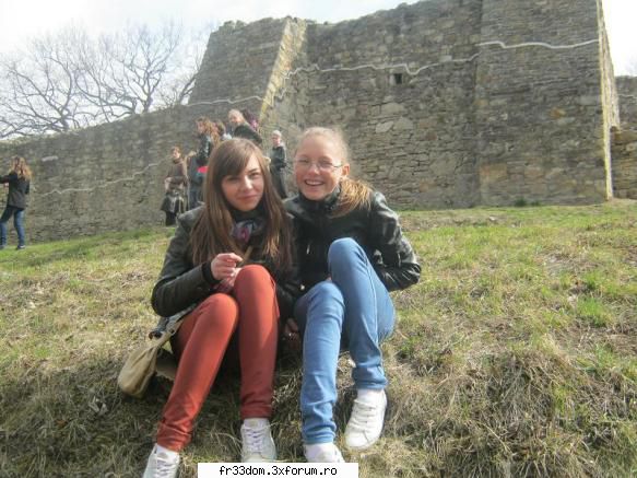 Hey! Crissa` la butoanee!:* - Mersi Kat . :*. Fotografii noi , nu prea:-s. Am - Sa facem cunostinta!