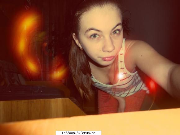 Hey! Crissa` la butoanee!:* - Extrem de fotogenică!: )))) - Sa facem cunostinta!