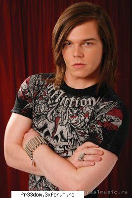 Never say never - georg(24 ani)basistul trupei - Fan-ficuri neterminate