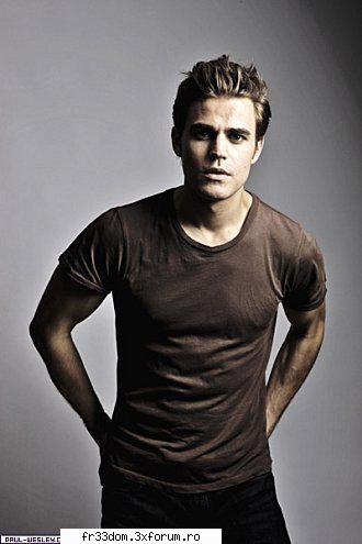 Paul Wesley - Da, e frumos. Seamana putin cu un fost prieten - Actors and Actresses