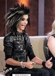 Poze amuzante - Ma intreb ce vrea sa faca aici? Gigi Becali in - Bill Kaulitz