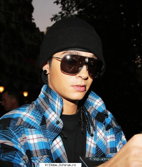 Telefonul lui Tom - Woow......cred si eu ca`i scump dar ce bine ii - Tom Kaulitz
